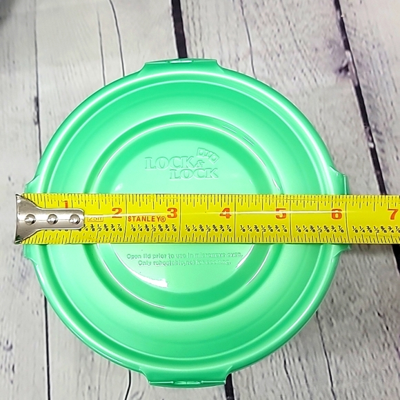 6" 1 Qt Green LocknLock with its own Carrying Case NIB! Set Of Two - Picture 3 of 8